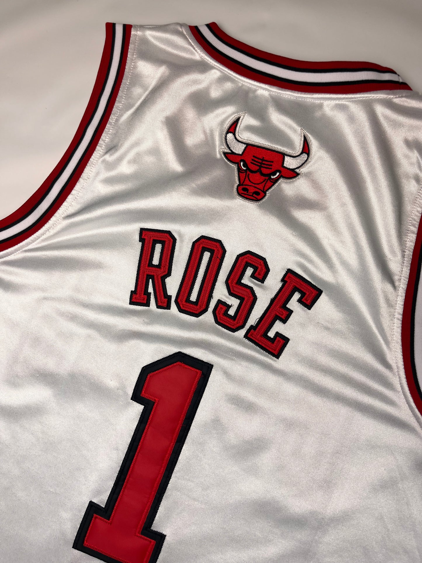 (L) Chicago bulls Derrick Rose Jersey